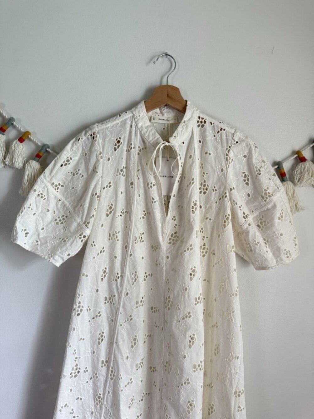 Everlane The Eyelet Midi Dress In Bone Floral Beach Feminine Vacation NWT M - Picture 4 of 12